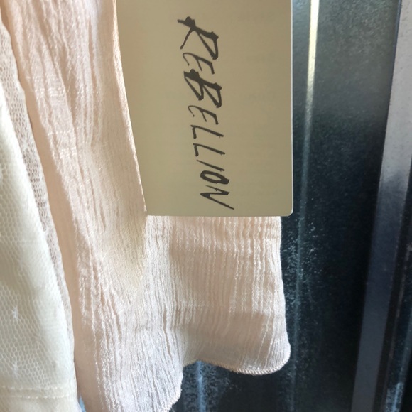 Straw colored lace top - Picture 5 of 6